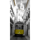 Żółty tramawaj w Lizbonie