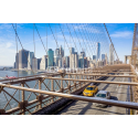 Brooklyn Bridge z żółtą taksówką